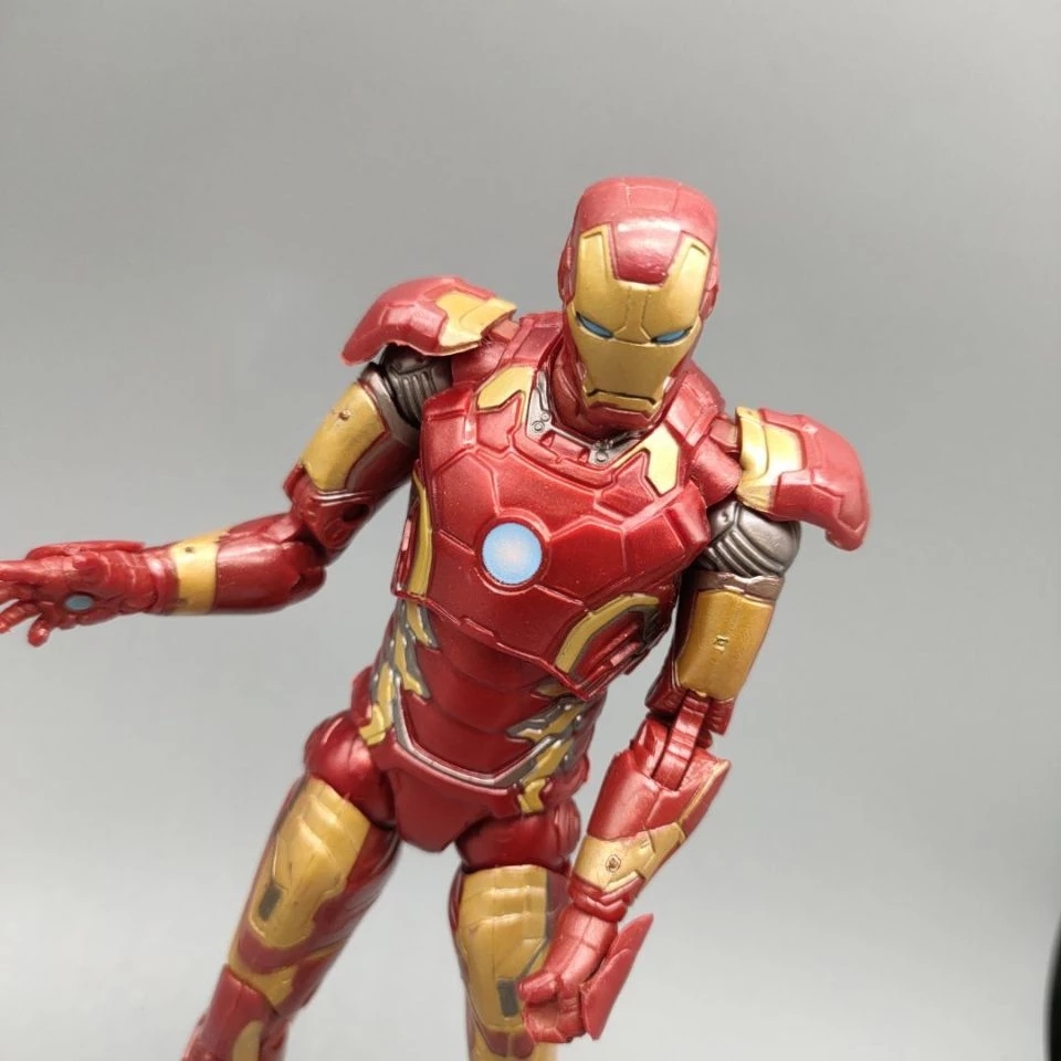 Marvel Legends Ironman Mark MK - огляд і ціна Model Kit Iron Man Mark 50
