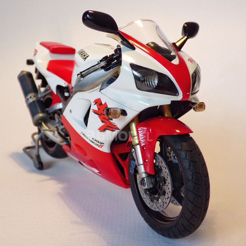 Tamiya 14073 static assembled  - огляд і ціна Model Kit Yamaha R1