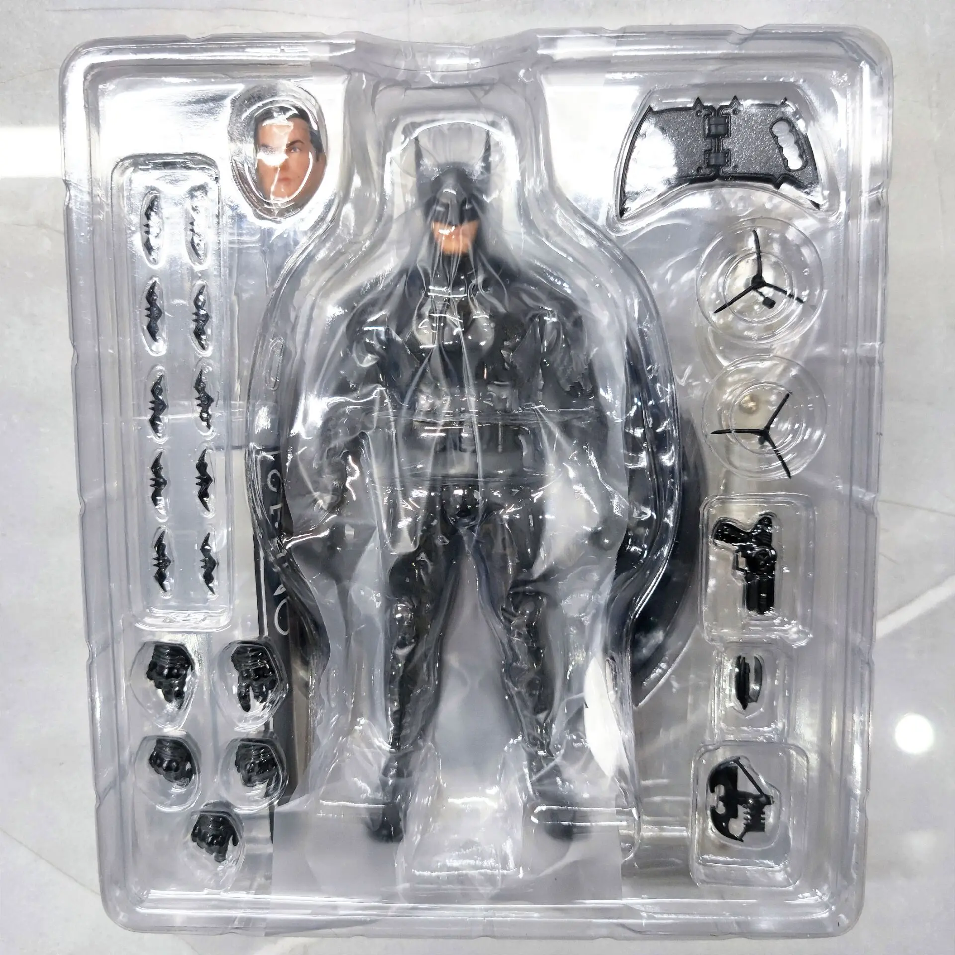 Mezco One 12 Bat-Hero Ascendin - огляд і ціна Model Kit Iron Man Mark 50